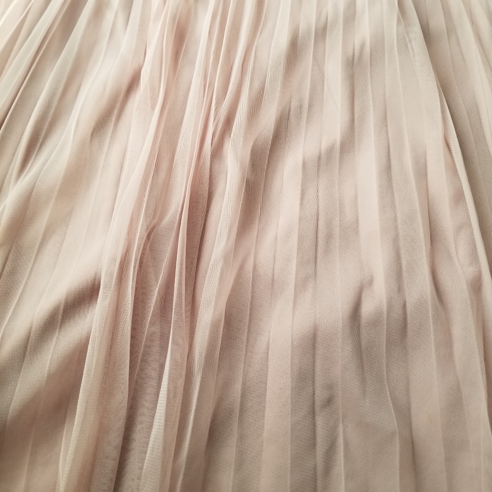 Elegant Pink Pleated Skirt - Picture 2 of 5